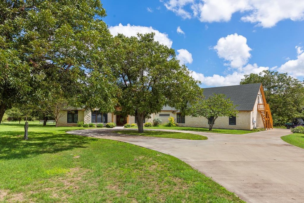 419 N Acorn St, Fredericksburg, TX 78624 - photo 1