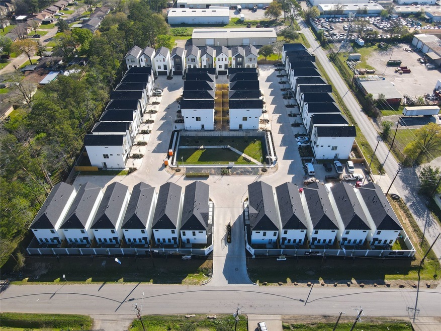 3705 Creekmont Gardens Ln, Houston, TX 77091 - photo 1