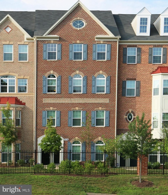 904 Hall Station Dr unit 201, Bowie, MD 20721 - photo 1