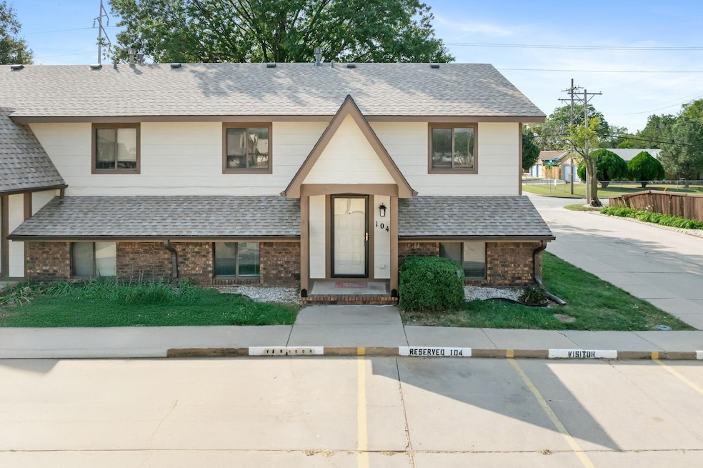 3536 W 2nd St N #104