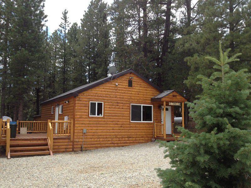 Quaint Cabin in The Woods