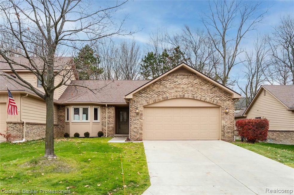 30810 Misty Pines Dr unit 13, Farmington Hills, MI 48336 - photo 1