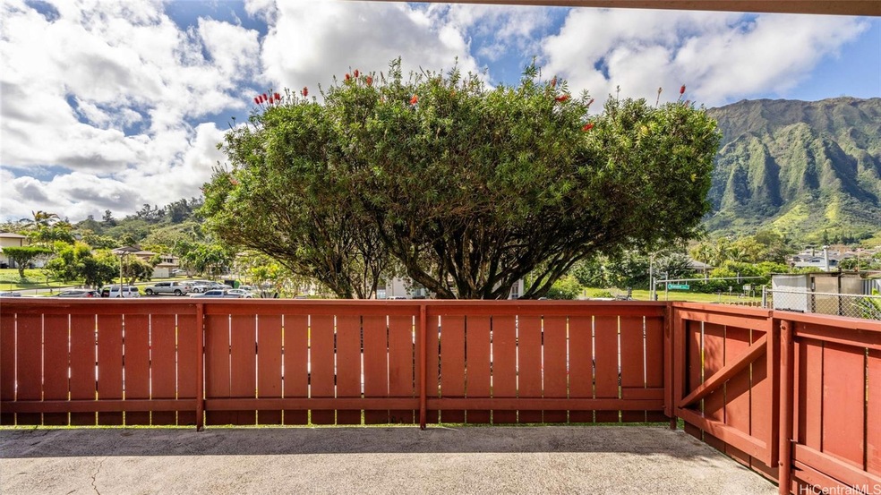 This corner single level unit soaks in the panoram