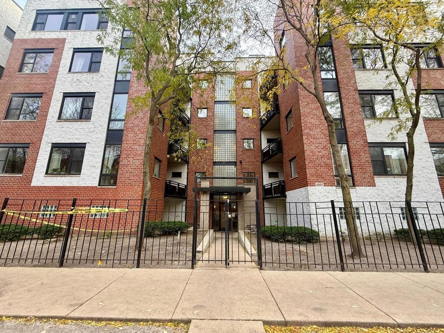 2327 W Wolfram St unit 311, Chicago, IL 60618 - photo 1