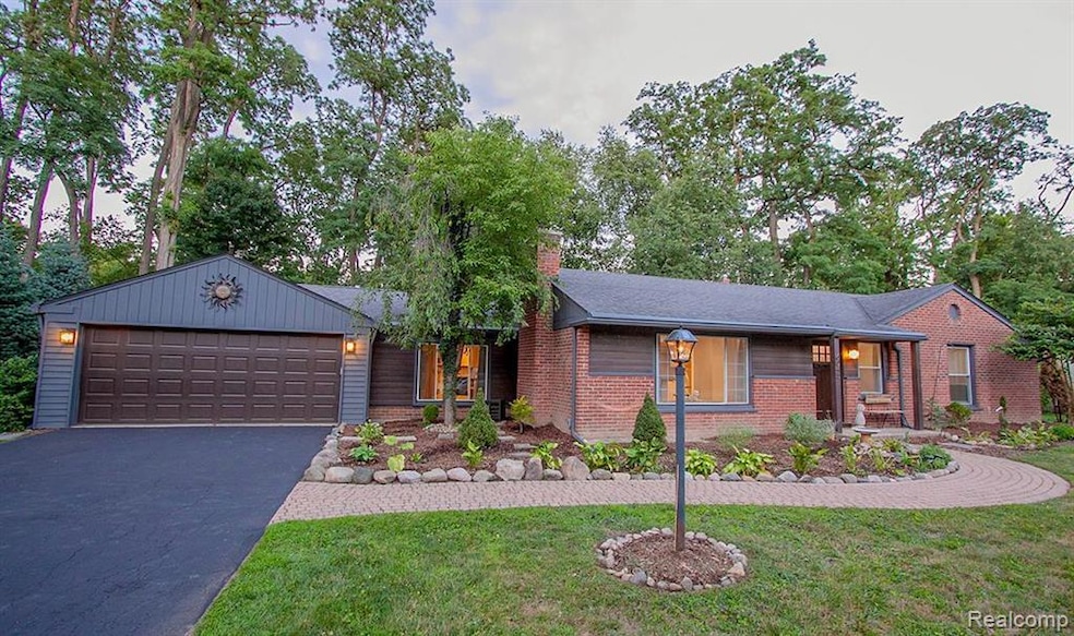 6045 Worlington Rd, Bloomfield Hills, MI 48301 - photo 1