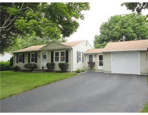 124 Stoneham Dr, Woonsocket, RI 02895 - photo 1