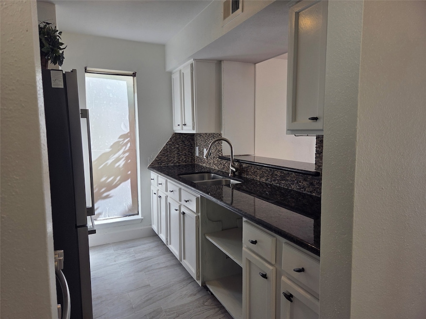 10075 Westpark Dr unit 40, Houston, TX 77042 - photo 1