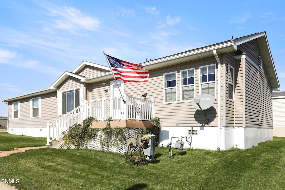 1710 35th St W, Williston, ND 58801 - photo 1