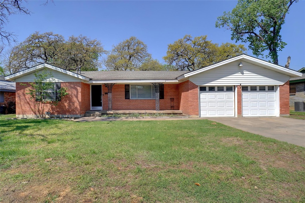 1125 Mason Dr, Hurst, TX 76053 - photo 1