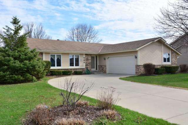 W169N10672 Juniper Dr, Germantown, WI 53022 - photo 1