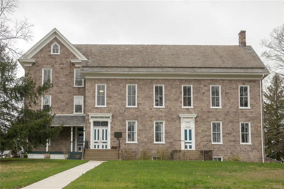 617 Easton Rd unit 3rd floor, Riegelsville, PA 18077 - photo 1