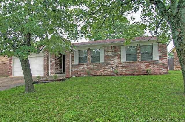 Welcome to 1637 S. Pecan Pl in Broken Arrow. 1500s