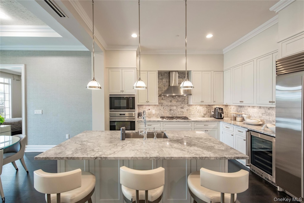 Ritz-Carlton Residences unit 1306, North Hills, NY 11040 - photo 1