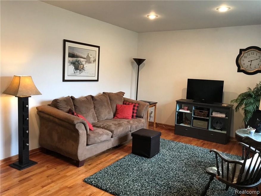 1174 Lexa Ln, Flint, MI 48507 - photo 1