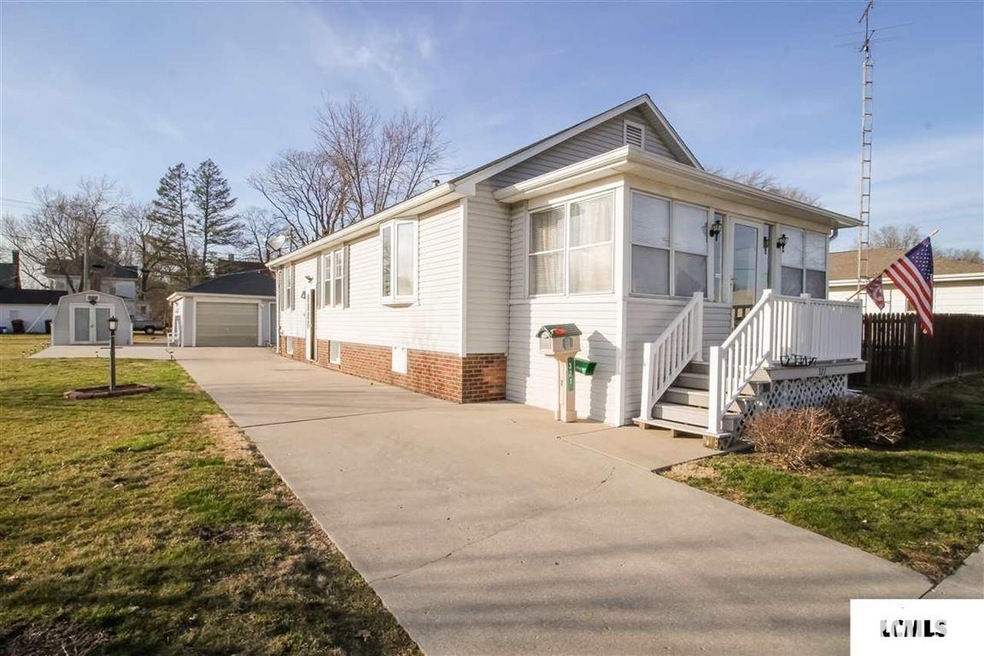 321 N Hamilton St, Lincoln, IL 62656 - photo 1