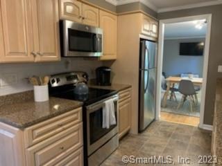 105 Fiddler Green Rd unit D, Stratford, CT 06614 - photo 1