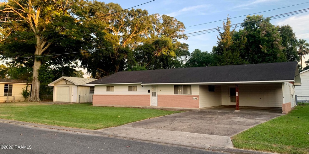 951 W Peach front