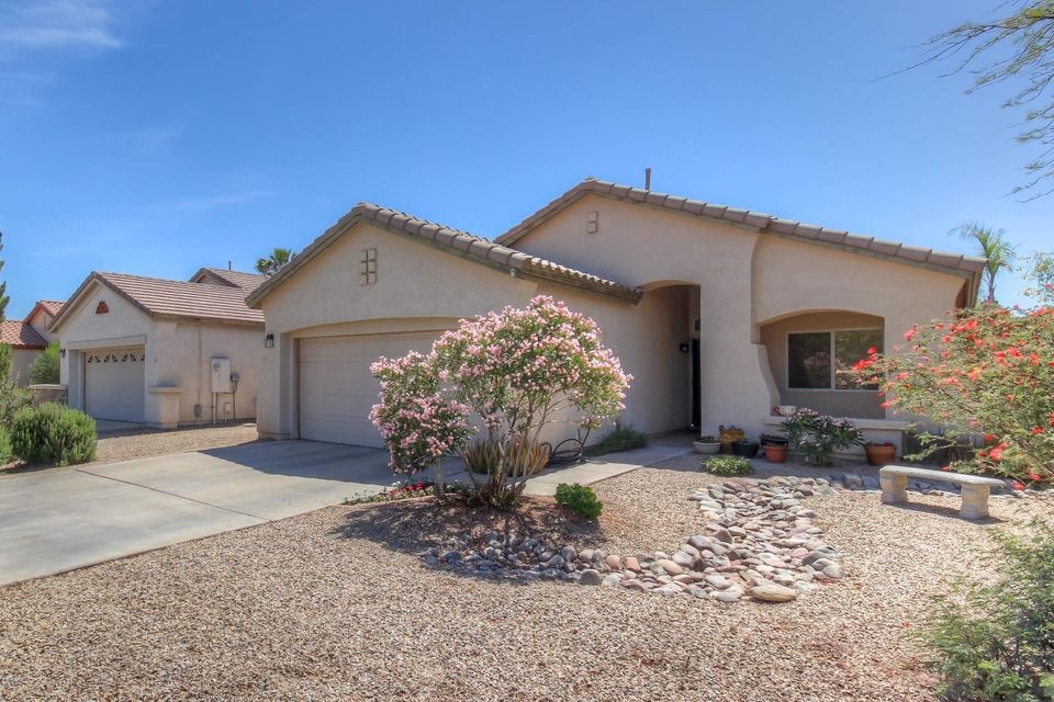 2705 E Calle Del Norte