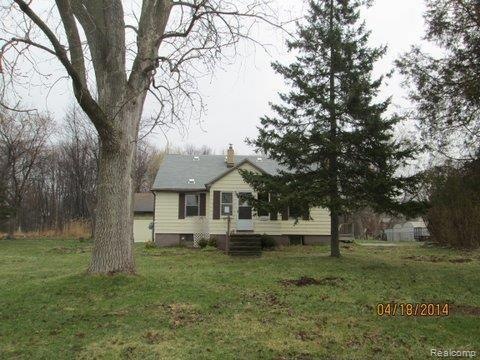 7418 Pershing, Waterford, MI 48327 - photo 1