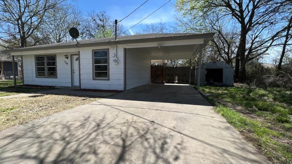 508 Batterson St, Cleburne, TX 76031 - photo 1