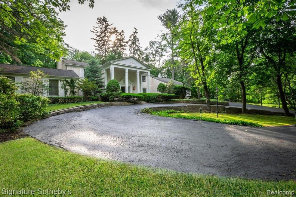 469 Goodhue Rd, Bloomfield Hills, MI 48304 - photo 1