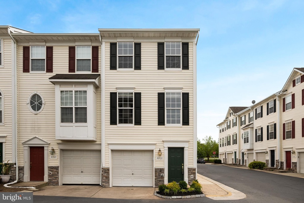 43721 Clear Lake Square, Ashburn, VA 20147 - photo 1