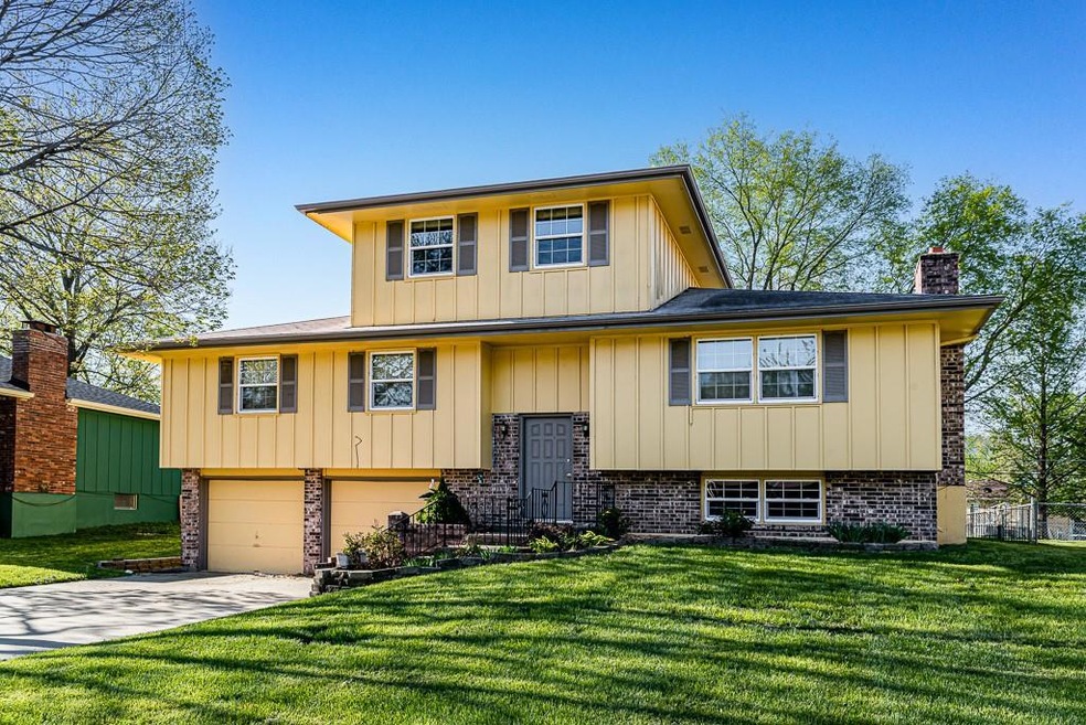 212 Highland Rd, Lansing, KS 66043 - photo 1