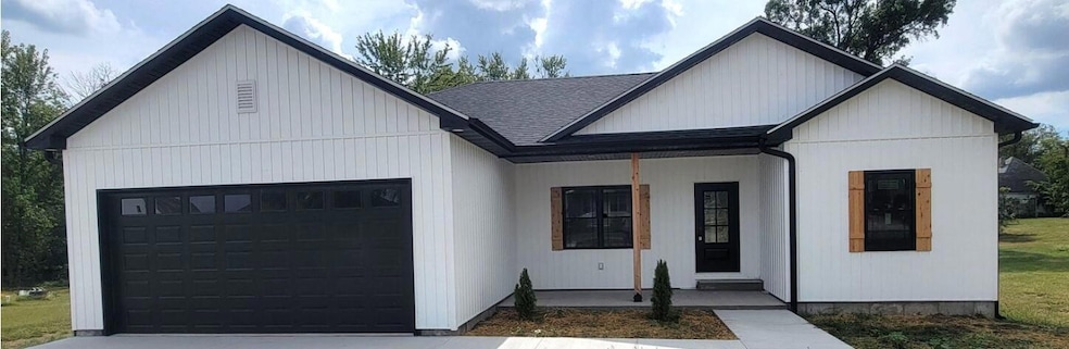 810 Heether St, Huntsville, MO 65259 - photo 1