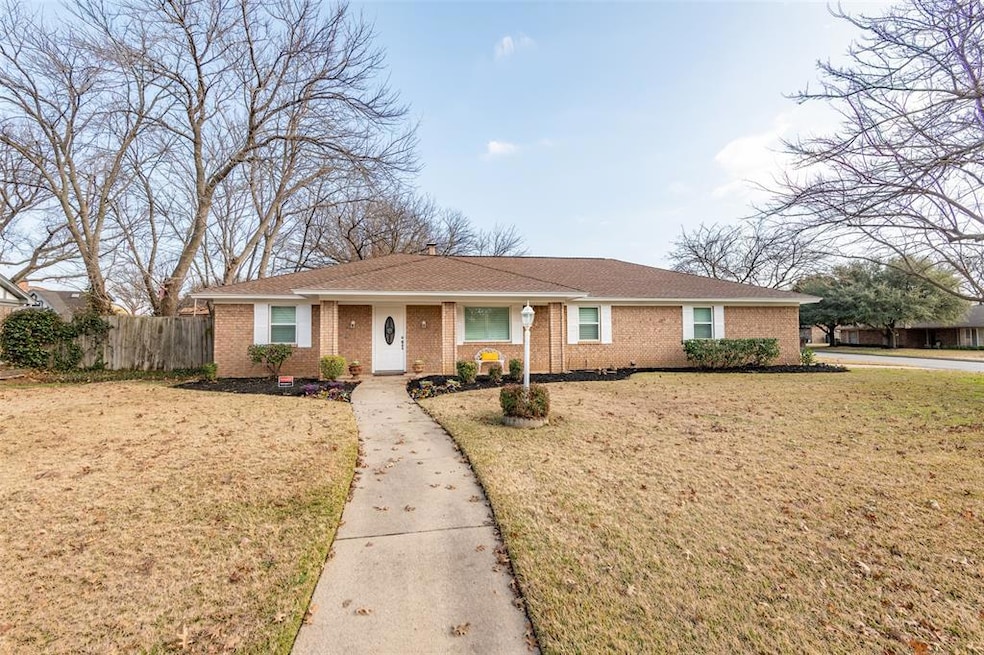 2 Lincolnshire Cir, Bedford, TX 76021 - photo 1