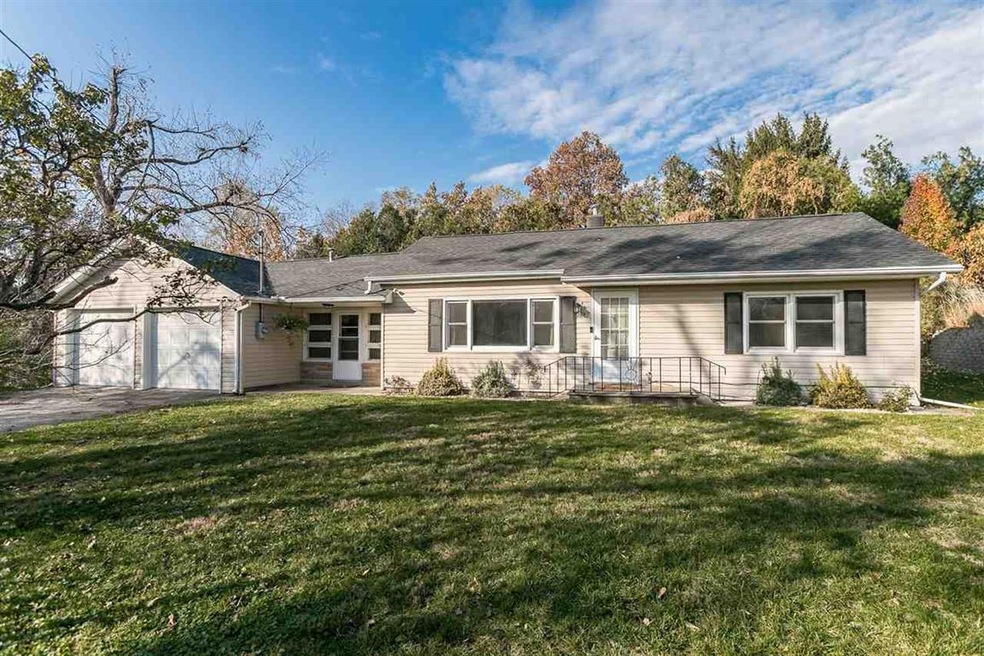 284 Foote St SW, Cedar Rapids, IA 52404 - photo 1