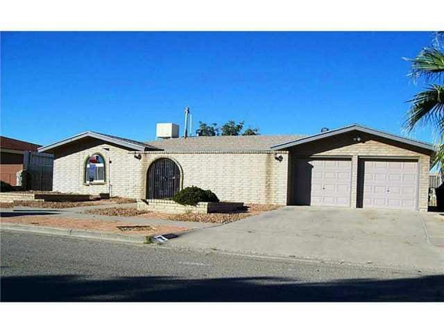 11321 Tom Ulozas Dr, El Paso, TX 79936 - photo 1