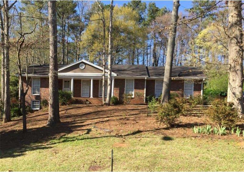 LARGE RANCH HOME. 3 BEDROOM, 2 FULL BATH ON A FULL