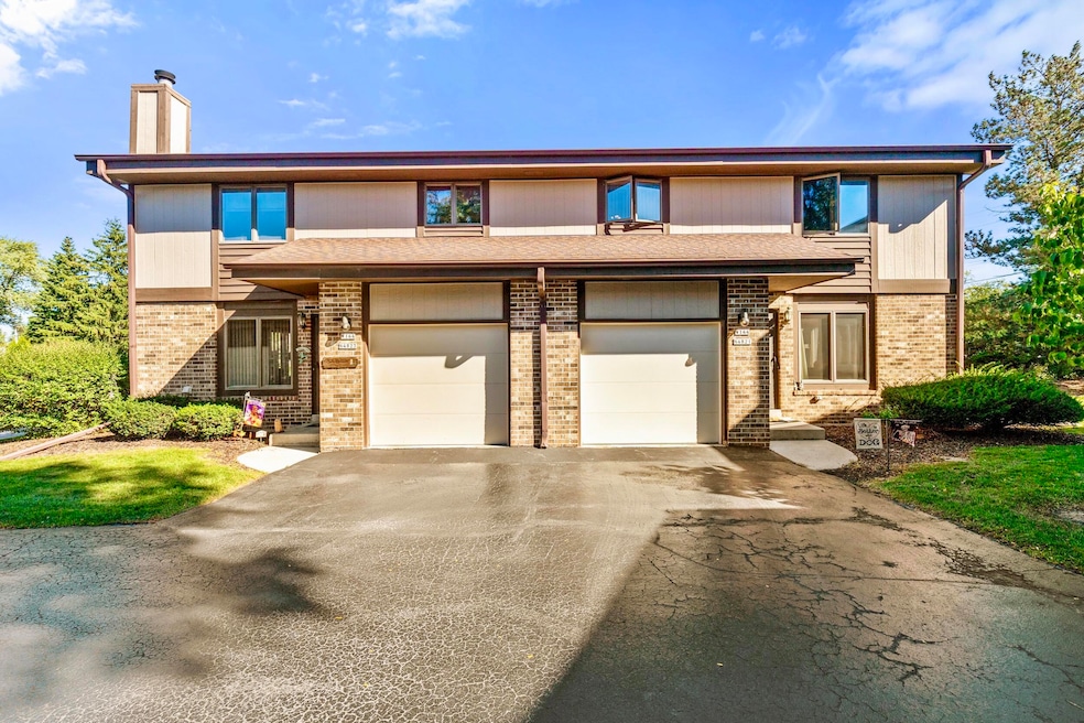 W144N4821 Stone Dr, Menomonee Falls, WI 53051 - photo 1