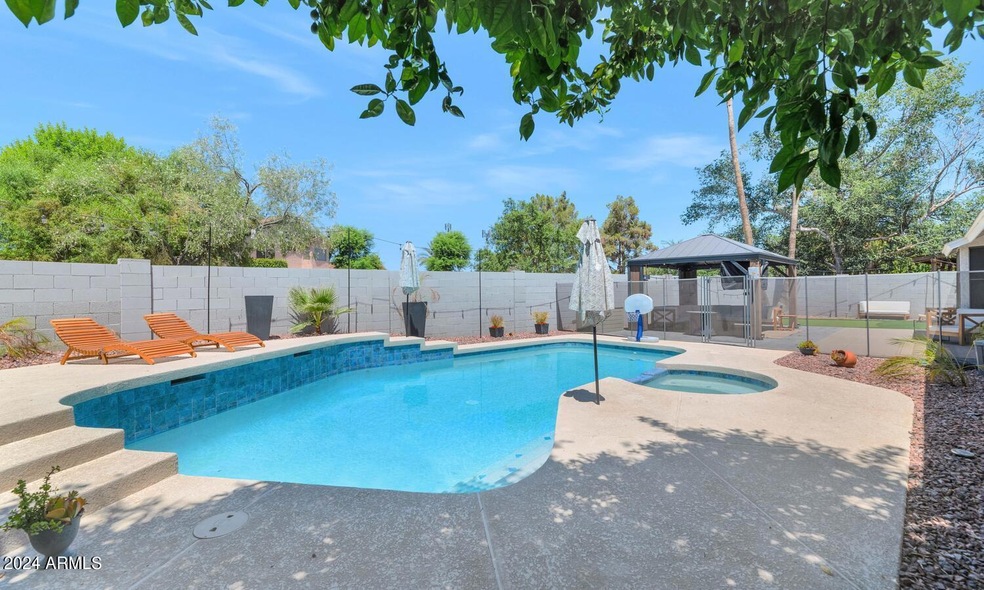 Sparkling Pool & Spa