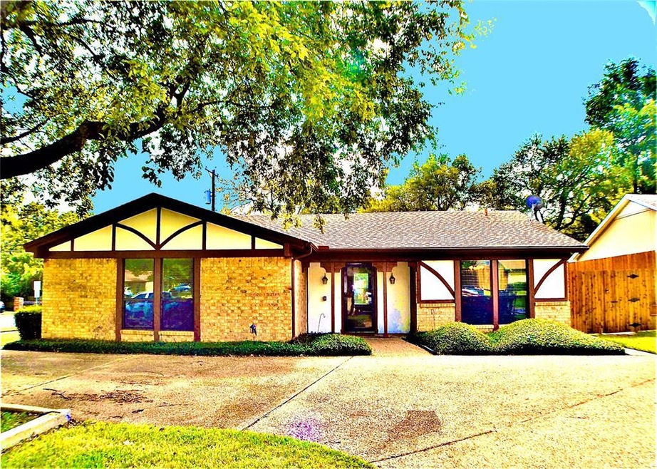 1724 Post Oak Dr, Bedford, TX 76021 - photo 1