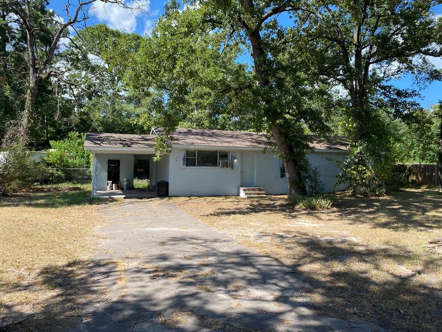 209 Evergreen St, Lufkin, TX 75904 - photo 1