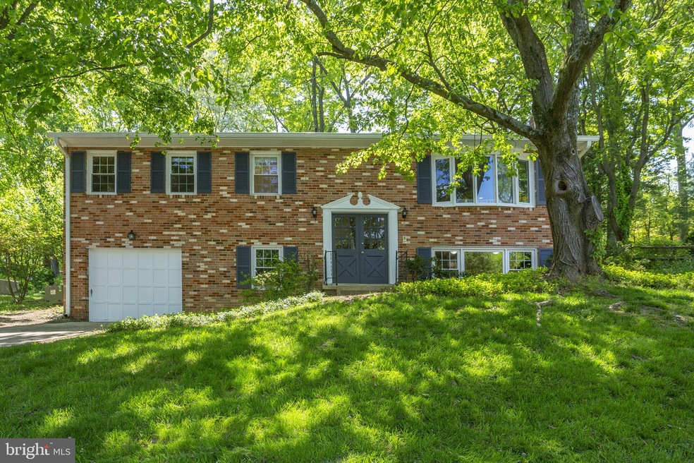 9523 Rockport Rd, Vienna, VA 22180 - photo 1