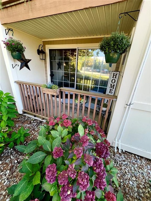 186 Cannongate III unit 3, Nashua, NH 03063 - photo 1