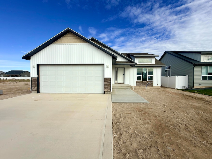 1082 Alpine Ave, Chubbuck, ID 83202 - photo 1