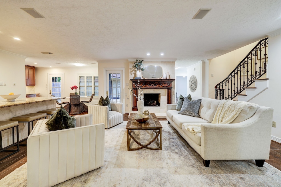 914 N Wilcrest Dr, Houston, TX 77079 - photo 1