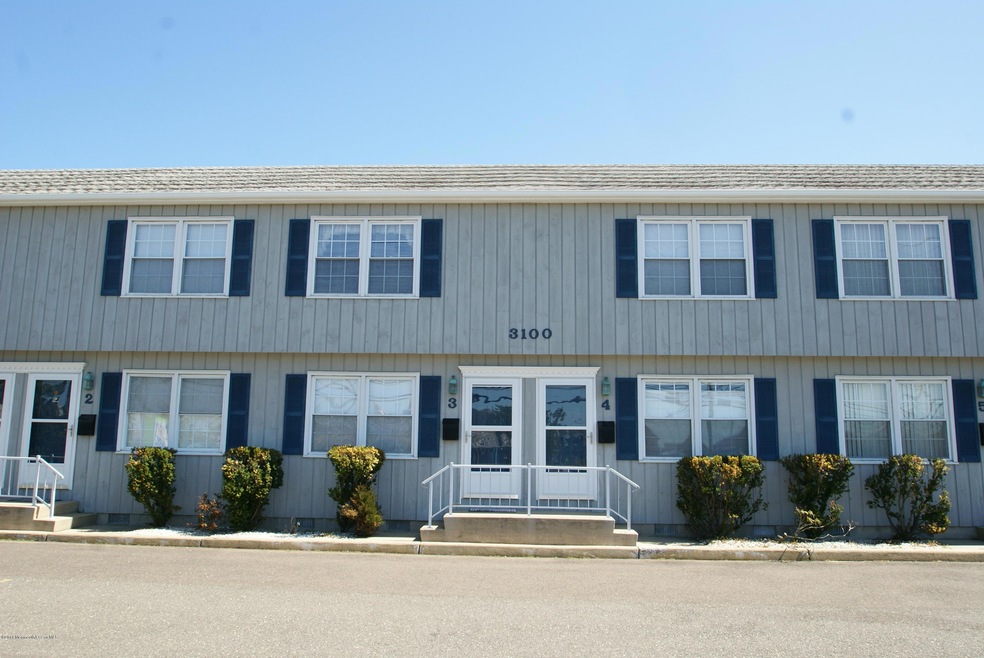 Spacious Beach block Condo