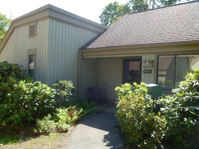 910 Heritage Village unit A, Southbury, CT 06488 - photo 1