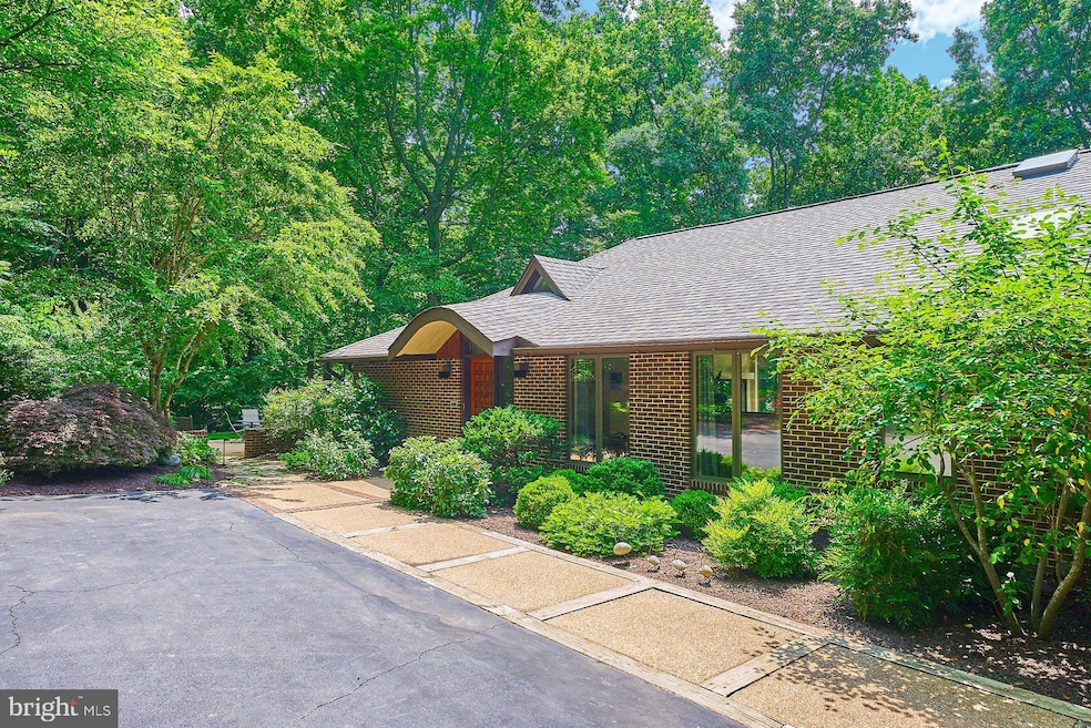 1348 Pine Tree Rd, McLean, VA 22101 - photo 1