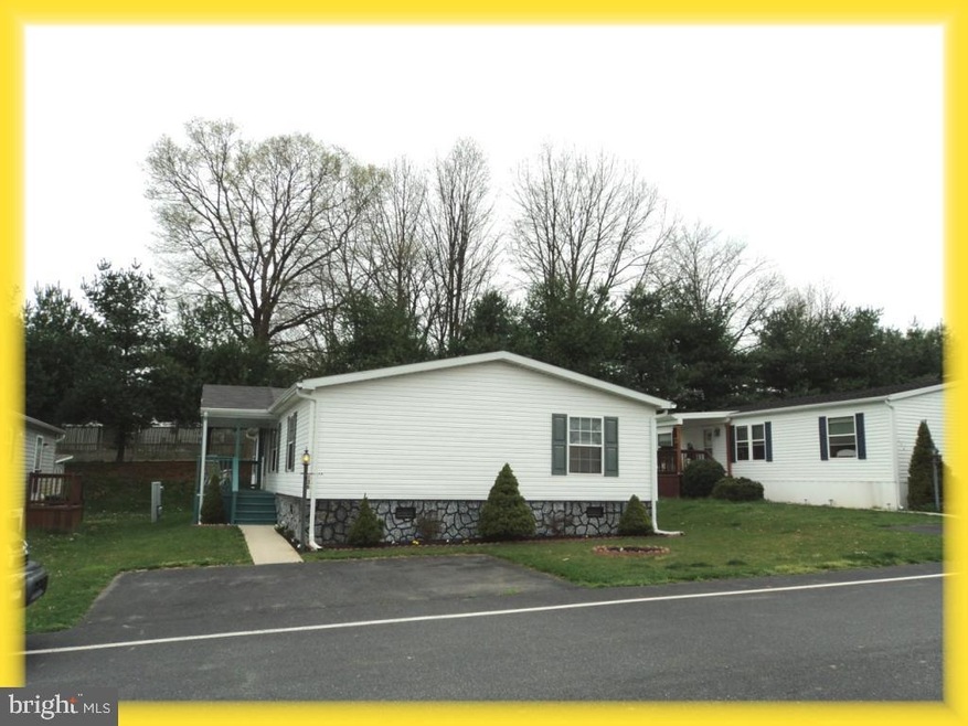 136 Greenbriar Cir, Lancaster, PA 17603 - photo 1