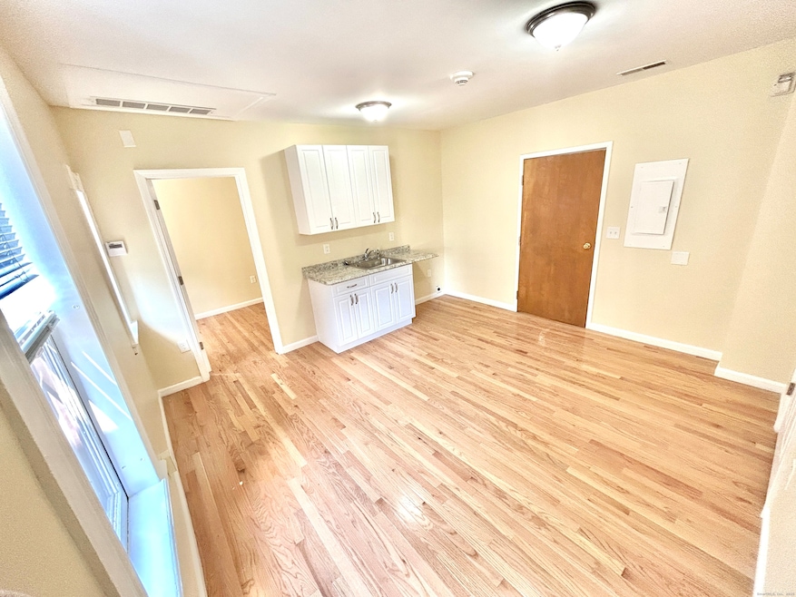 135 W Main St unit 4C, Waterbury, CT 06702 - photo 1