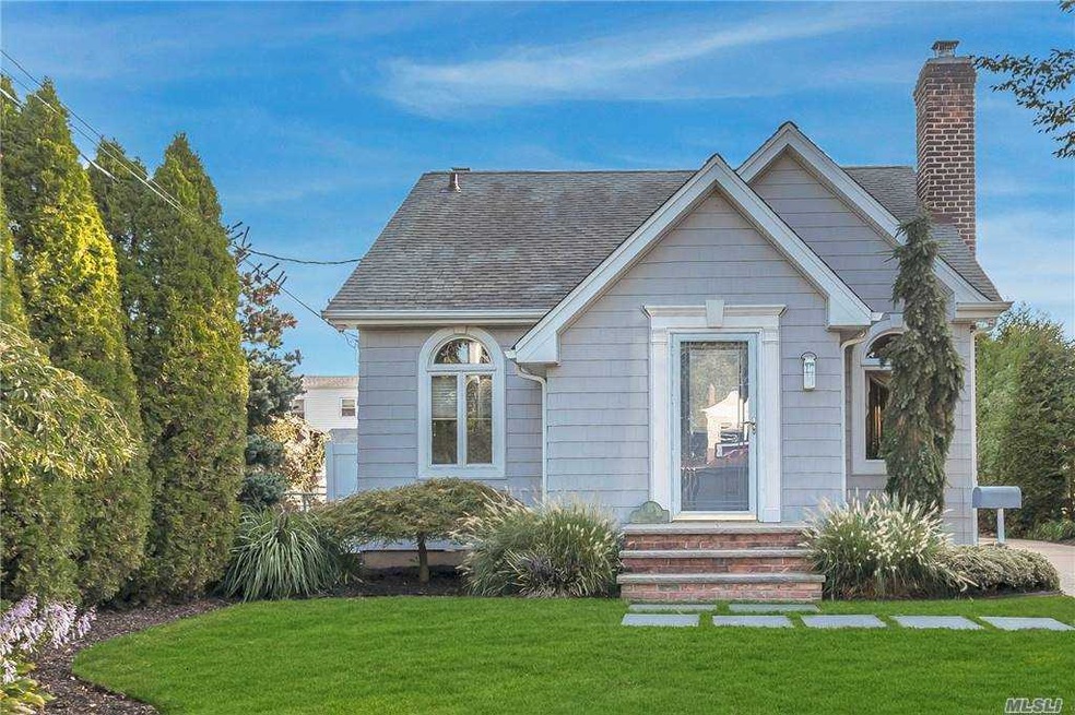 212 White Rd, Mineola, NY 11501 - photo 1