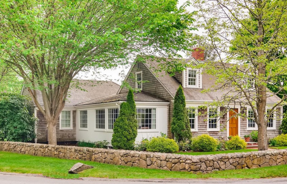 Charming Edgartown Home - front view