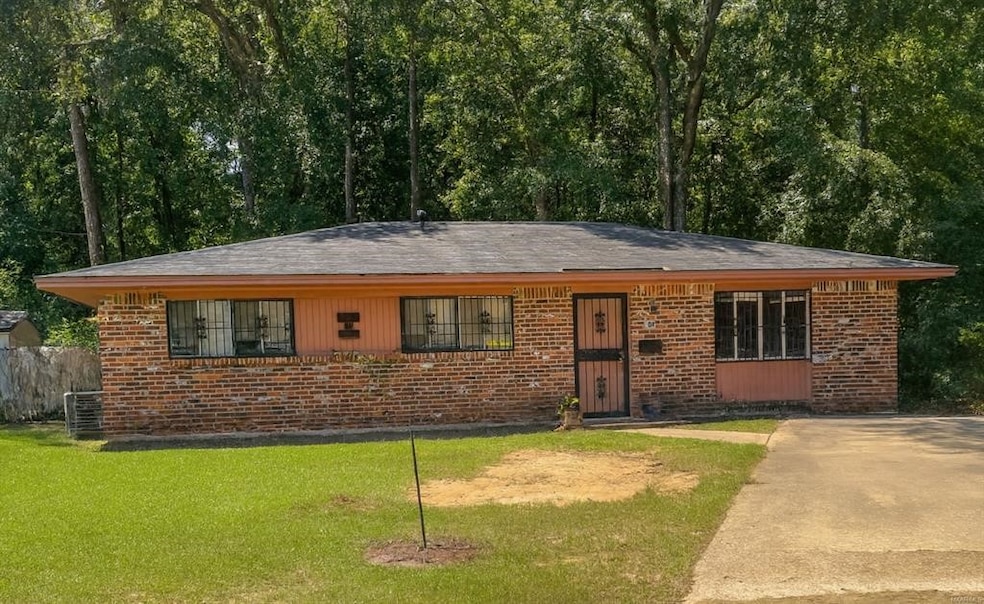 904 W Lakeshore Dr, Tuskegee, AL 36083 - photo 1