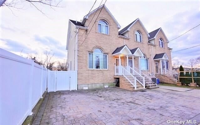 586 Seaview Ave, Staten Island, NY 10305 - photo 1