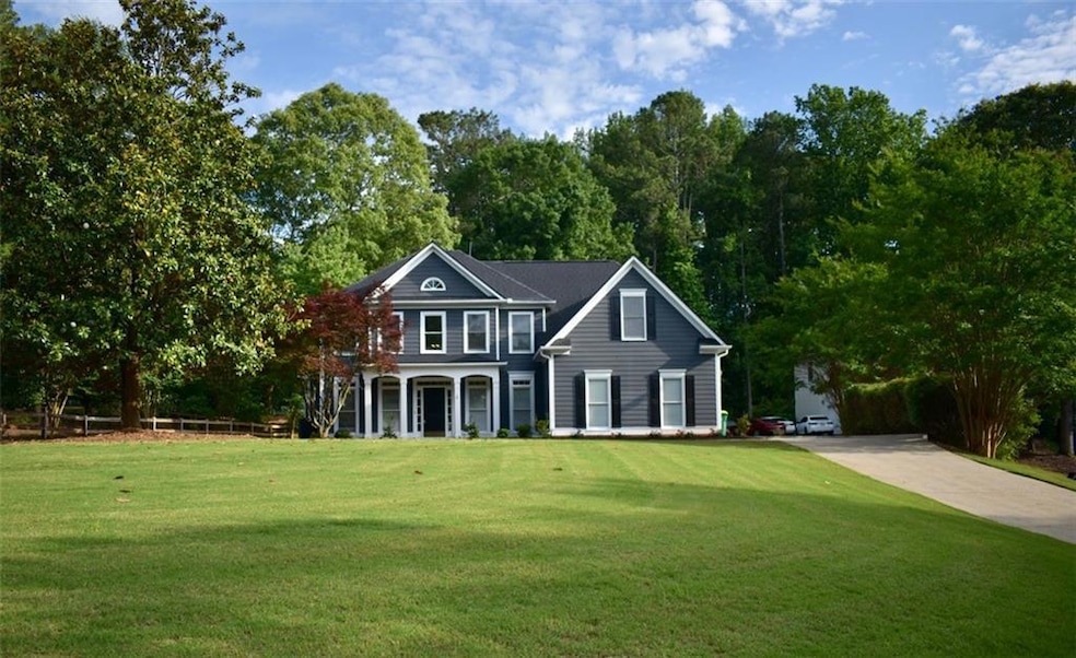 View of front facade with a front yard, a porch, a